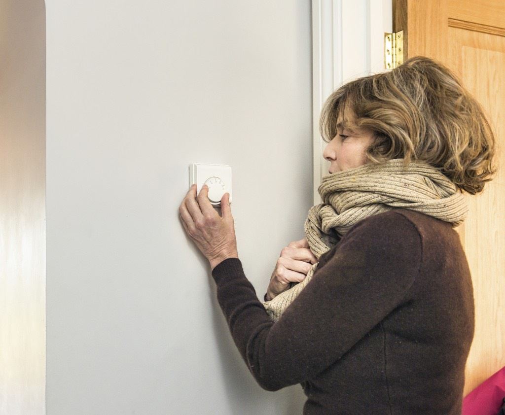 Adjusting the heating thermostat